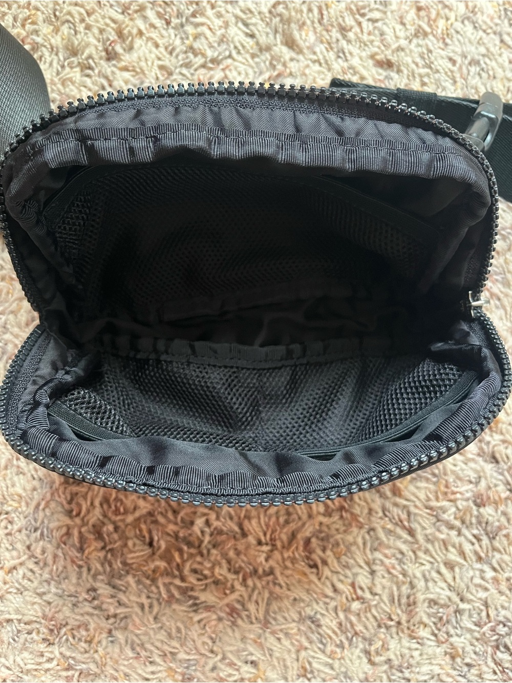 Lululemon Everywhere Belt Bag 1L - Picture 6 of 8